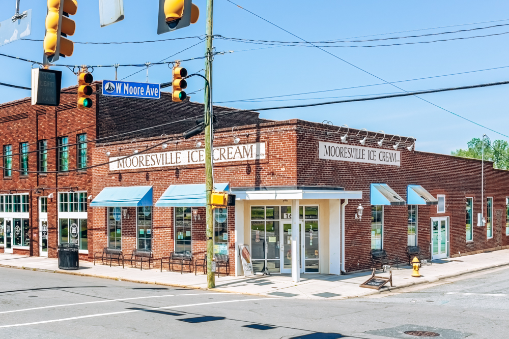 16 FANTASTIC Things To Do in Mooresville, NC (+ Map!)